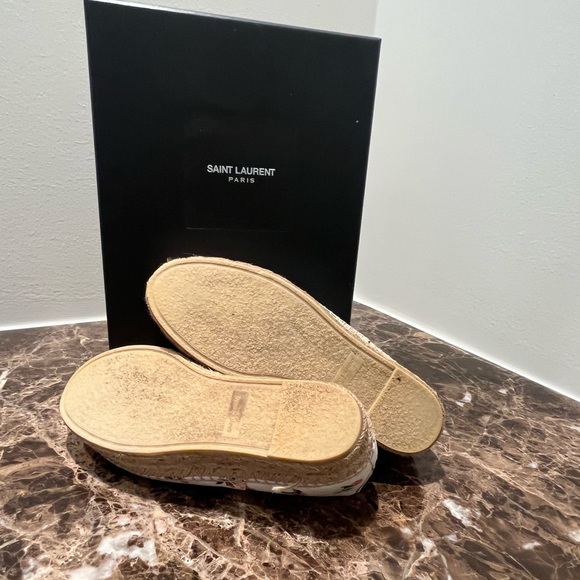 Saint Laurent - Picture 3 of 4